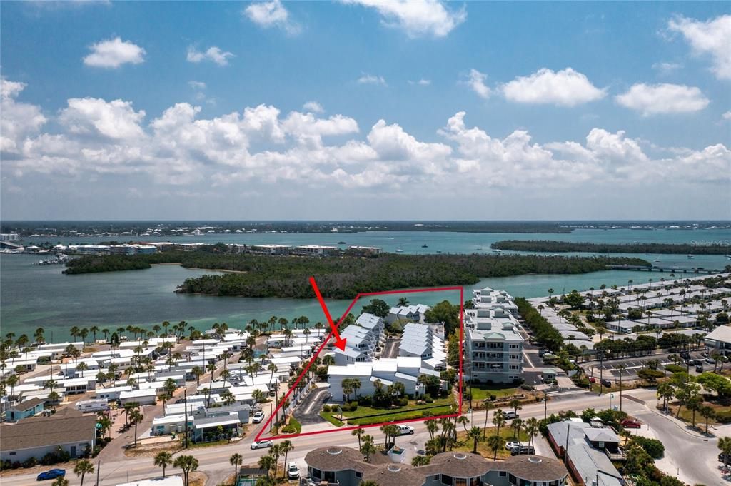 Active With Contract: $499,900 (2 beds, 2 baths, 1357 Square Feet)