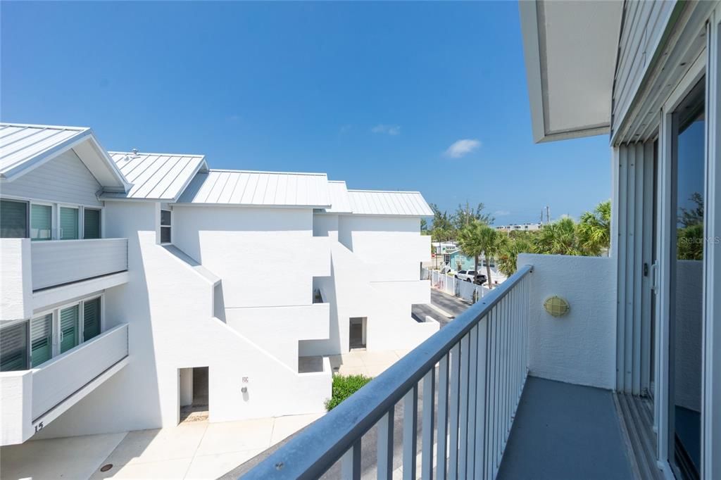 Active With Contract: $499,900 (2 beds, 2 baths, 1357 Square Feet)