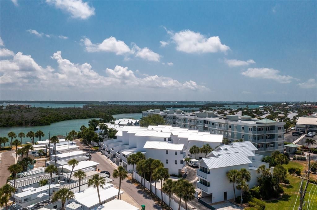 Active With Contract: $499,900 (2 beds, 2 baths, 1357 Square Feet)