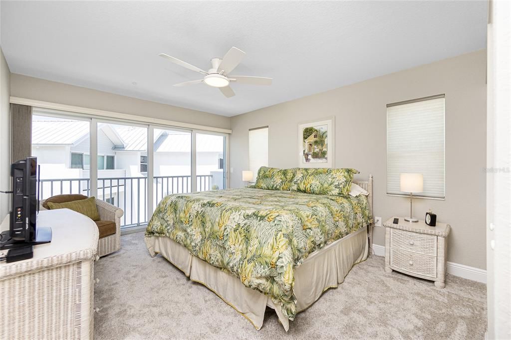 Active With Contract: $499,900 (2 beds, 2 baths, 1357 Square Feet)