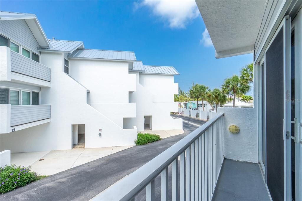 Active With Contract: $499,900 (2 beds, 2 baths, 1357 Square Feet)