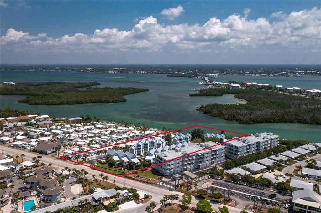 Active With Contract: $499,900 (2 beds, 2 baths, 1357 Square Feet)