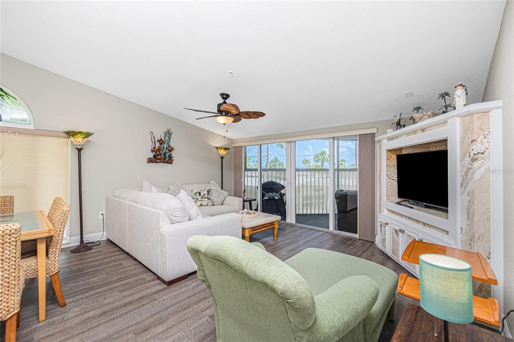 Active With Contract: $499,900 (2 beds, 2 baths, 1357 Square Feet)