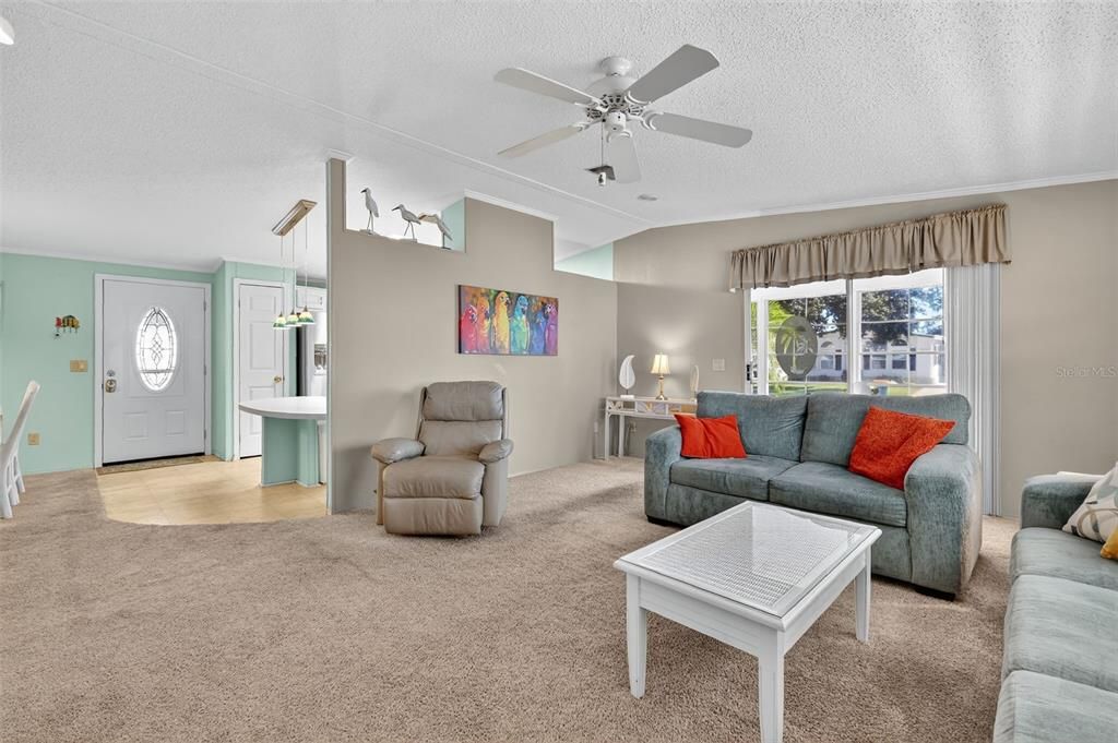 На продажу: $250,000 (2 спален, 2 ванн, 1456 Квадратных фут)