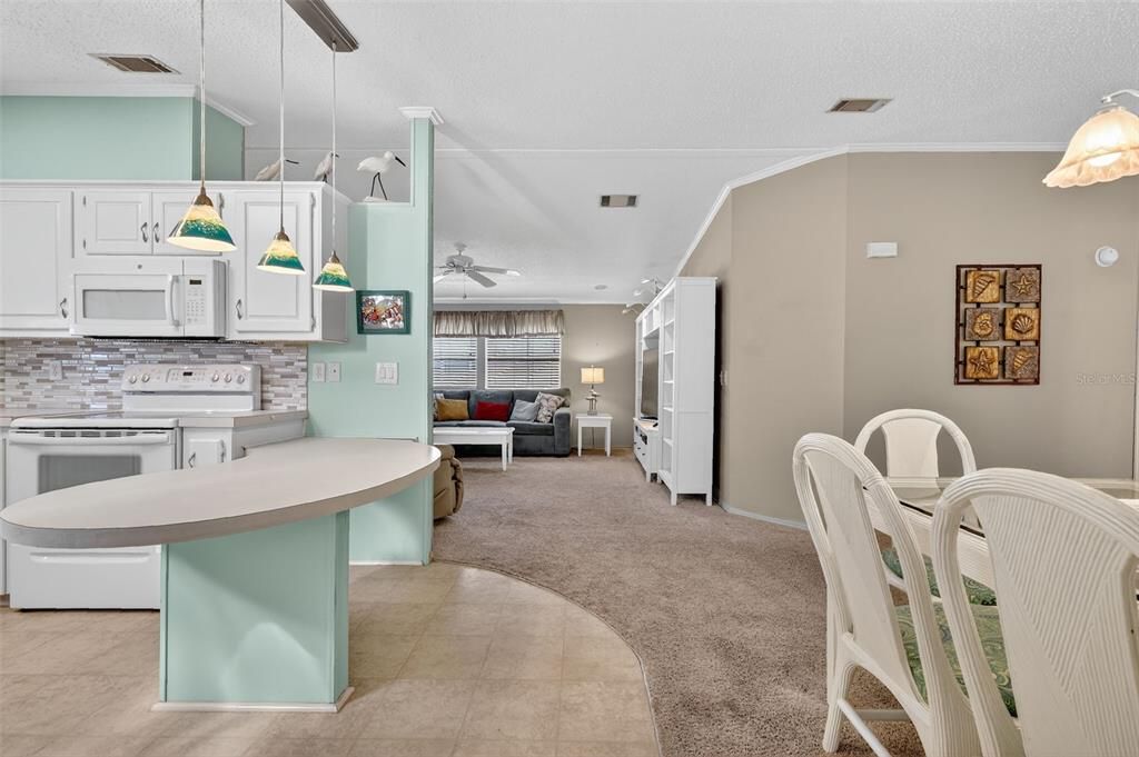 На продажу: $250,000 (2 спален, 2 ванн, 1456 Квадратных фут)