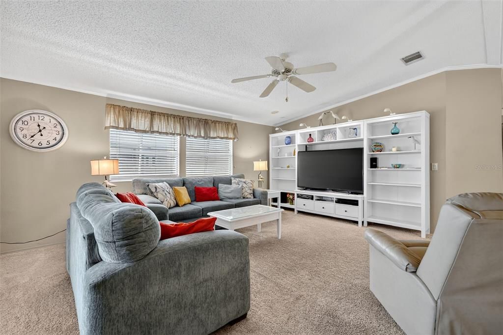 На продажу: $250,000 (2 спален, 2 ванн, 1456 Квадратных фут)