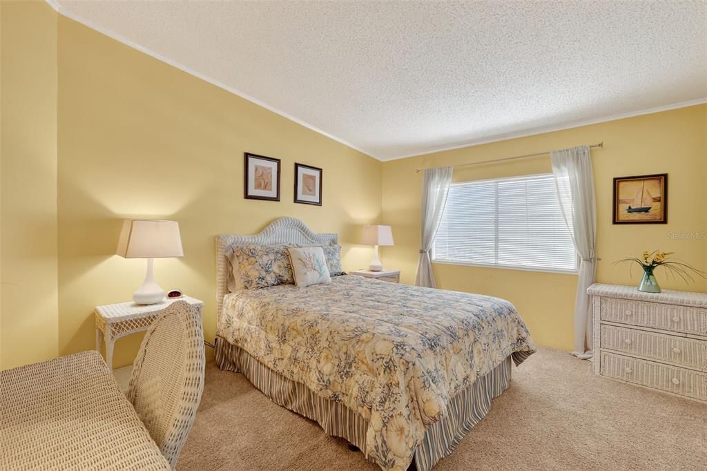 На продажу: $250,000 (2 спален, 2 ванн, 1456 Квадратных фут)