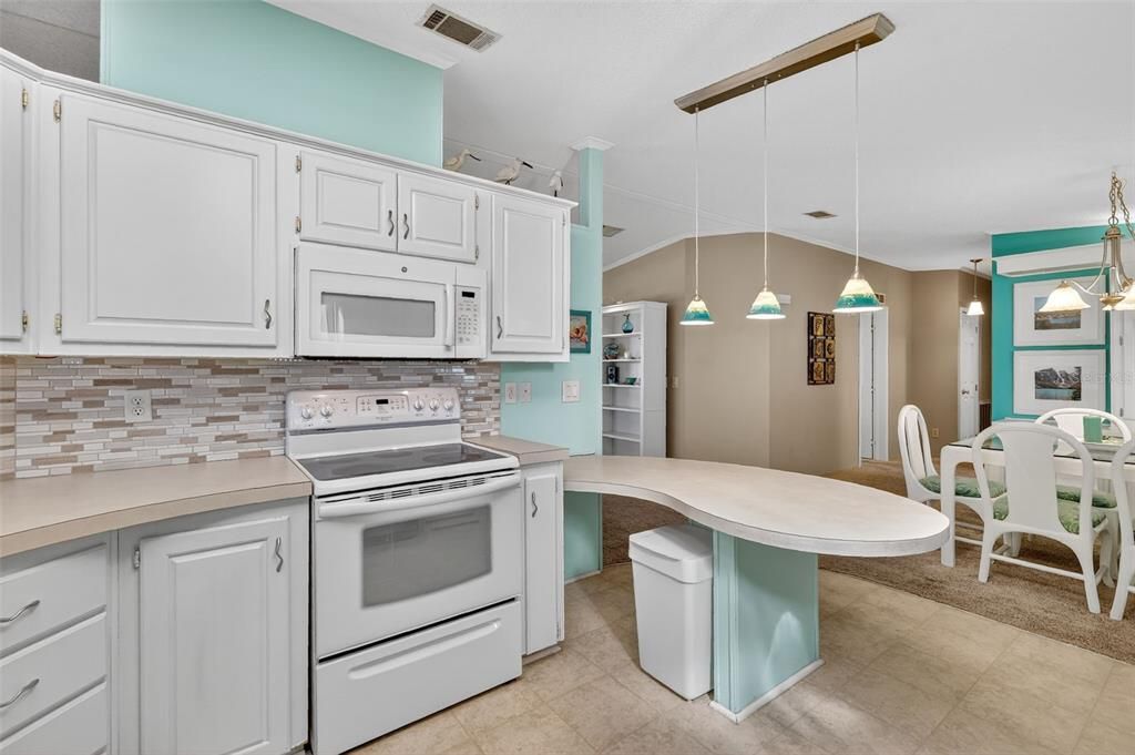 На продажу: $250,000 (2 спален, 2 ванн, 1456 Квадратных фут)