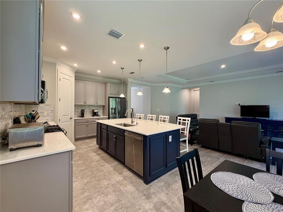 For Rent: $3,800 (2 beds, 2 baths, 2100 Square Feet)