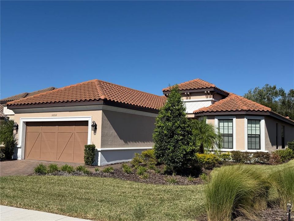 For Rent: $3,800 (2 beds, 2 baths, 2100 Square Feet)