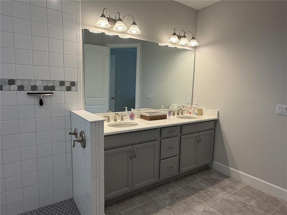 For Rent: $3,800 (2 beds, 2 baths, 2100 Square Feet)