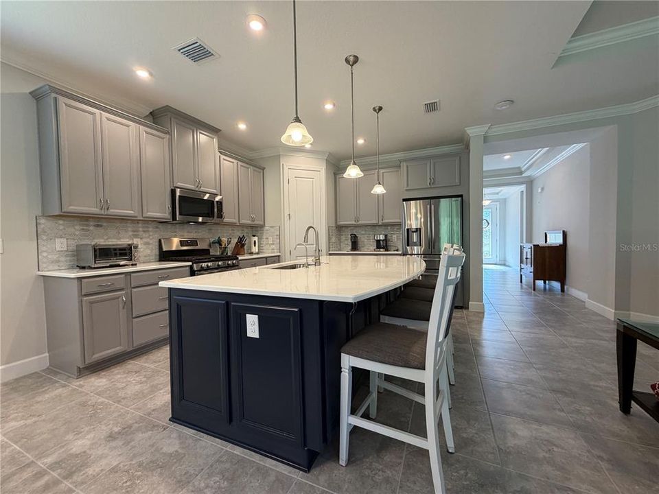 For Rent: $3,800 (2 beds, 2 baths, 2100 Square Feet)