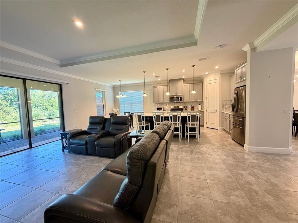 For Rent: $3,800 (2 beds, 2 baths, 2100 Square Feet)