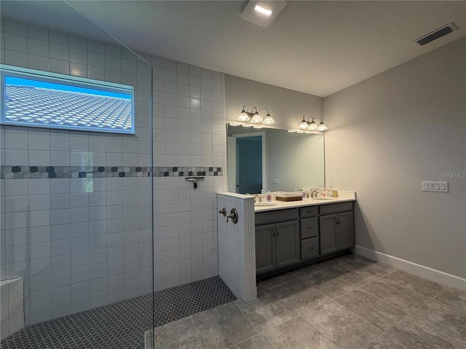 For Rent: $3,800 (2 beds, 2 baths, 2100 Square Feet)