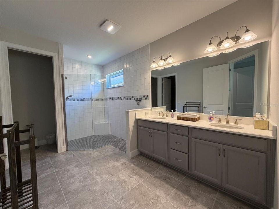 For Rent: $3,800 (2 beds, 2 baths, 2100 Square Feet)