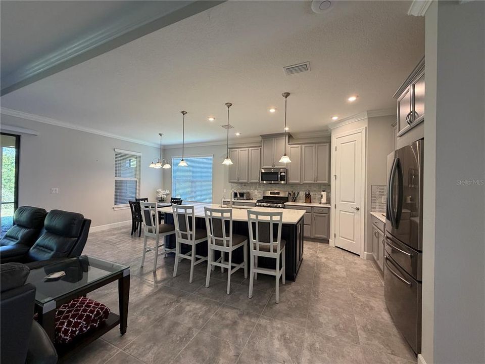 For Rent: $3,800 (2 beds, 2 baths, 2100 Square Feet)