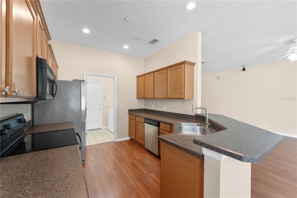 For Rent: $2,700 (3 beds, 2 baths, 1565 Square Feet)