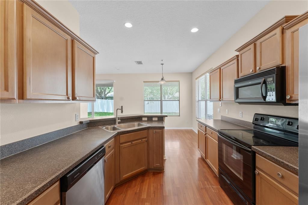 For Rent: $2,700 (3 beds, 2 baths, 1565 Square Feet)