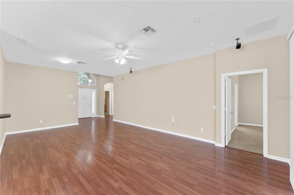 For Rent: $2,700 (3 beds, 2 baths, 1565 Square Feet)