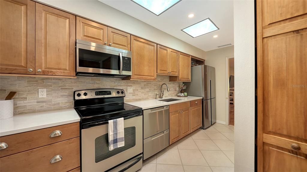 Active With Contract: $344,000 (2 beds, 2 baths, 1450 Square Feet)