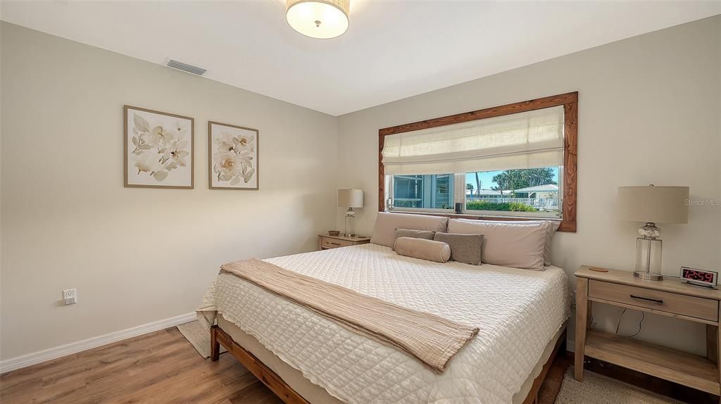 Active With Contract: $344,000 (2 beds, 2 baths, 1450 Square Feet)