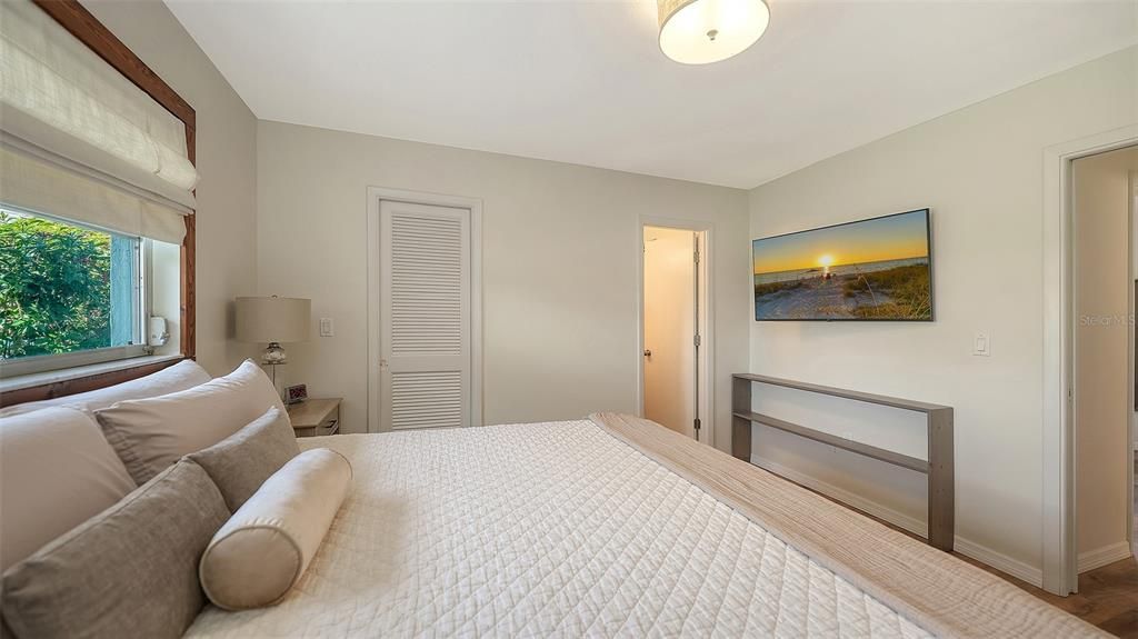 Active With Contract: $344,000 (2 beds, 2 baths, 1450 Square Feet)