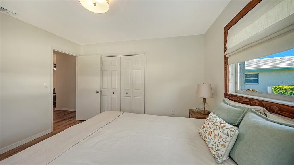 Active With Contract: $344,000 (2 beds, 2 baths, 1450 Square Feet)