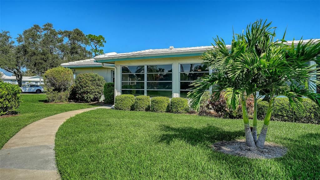 Active With Contract: $344,000 (2 beds, 2 baths, 1450 Square Feet)