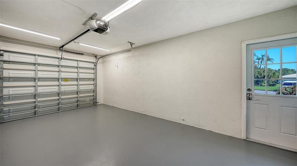 Active With Contract: $344,000 (2 beds, 2 baths, 1450 Square Feet)