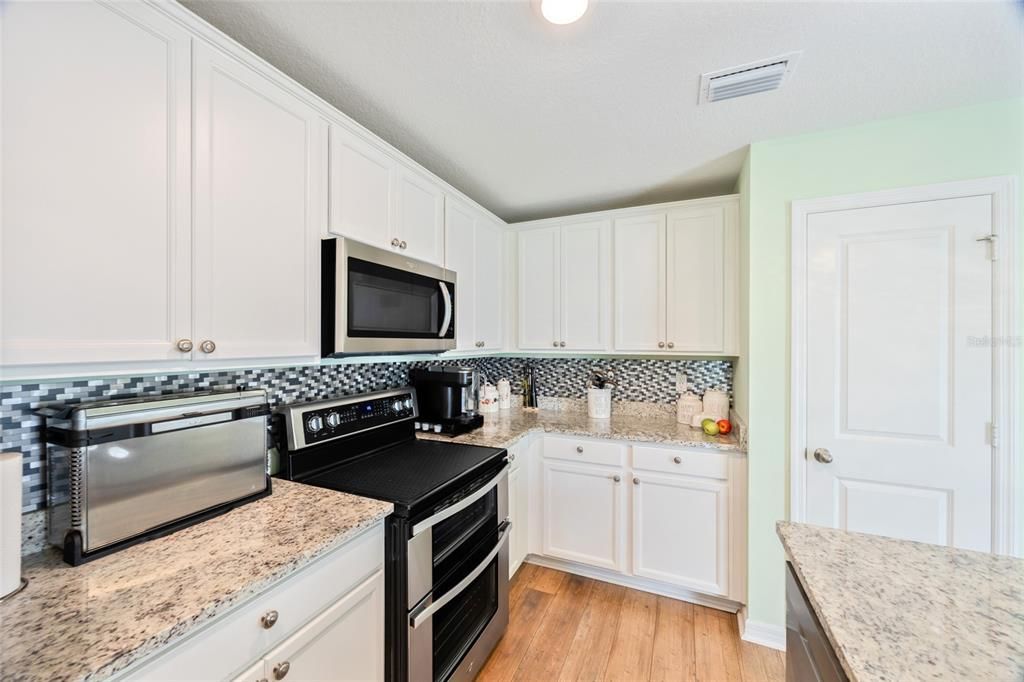 For Sale: $298,000 (3 beds, 2 baths, 1452 Square Feet)