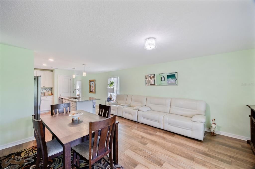 For Sale: $298,000 (3 beds, 2 baths, 1452 Square Feet)