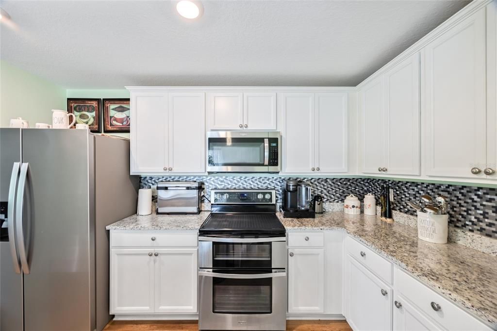 For Sale: $298,000 (3 beds, 2 baths, 1452 Square Feet)