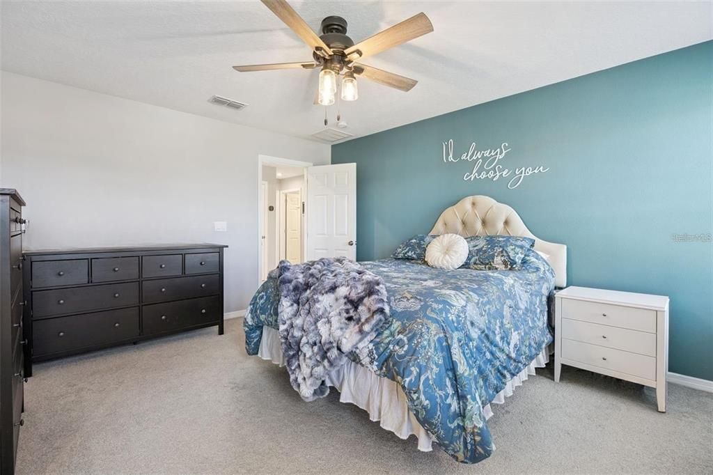 合同活跃: $509,900 (4 贝兹, 2 浴室, 2182 平方英尺)