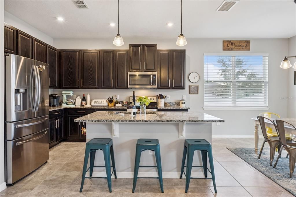 合同活跃: $509,900 (4 贝兹, 2 浴室, 2182 平方英尺)