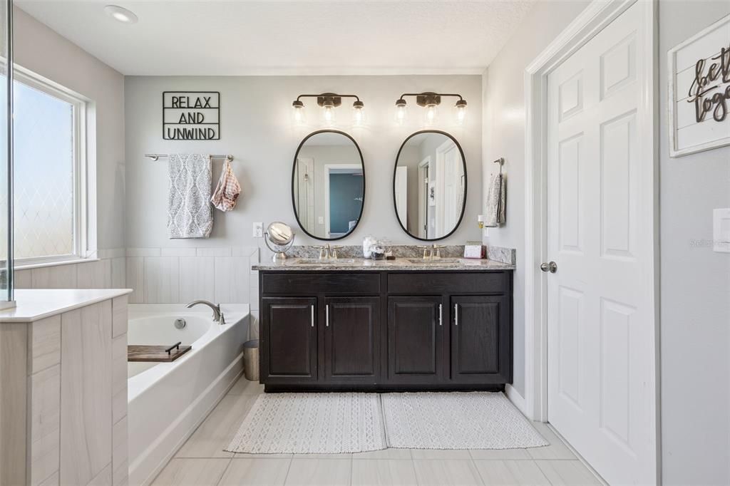 合同活跃: $509,900 (4 贝兹, 2 浴室, 2182 平方英尺)