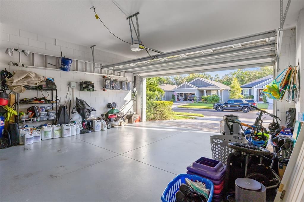 合同活跃: $509,900 (4 贝兹, 2 浴室, 2182 平方英尺)