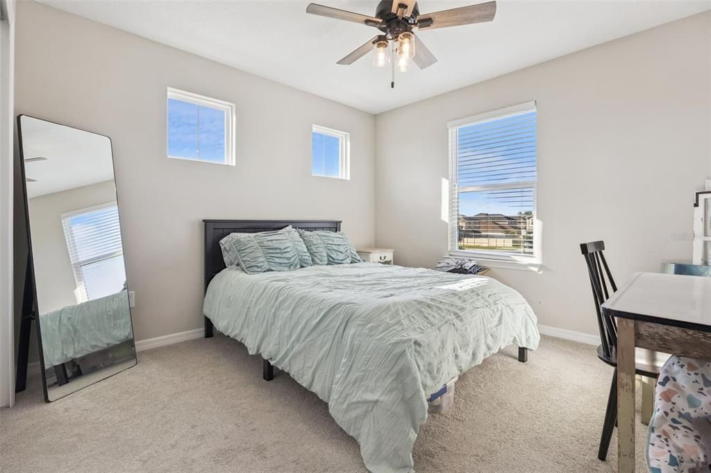 合同活跃: $509,900 (4 贝兹, 2 浴室, 2182 平方英尺)