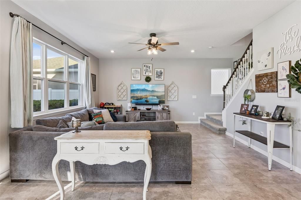 合同活跃: $509,900 (4 贝兹, 2 浴室, 2182 平方英尺)