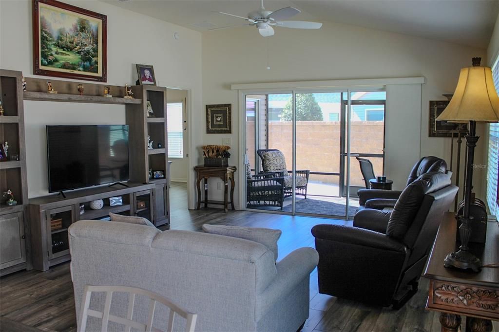 For Sale: $364,900 (3 beds, 2 baths, 1409 Square Feet)