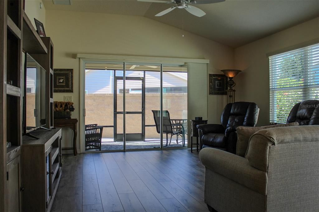 For Sale: $364,900 (3 beds, 2 baths, 1409 Square Feet)