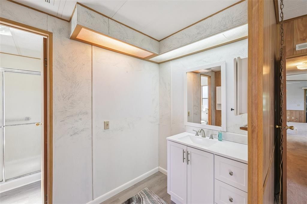 合同活跃: $135,000 (2 贝兹, 2 浴室, 1056 平方英尺)