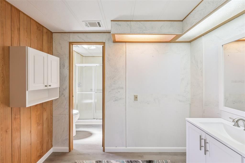 合同活跃: $135,000 (2 贝兹, 2 浴室, 1056 平方英尺)