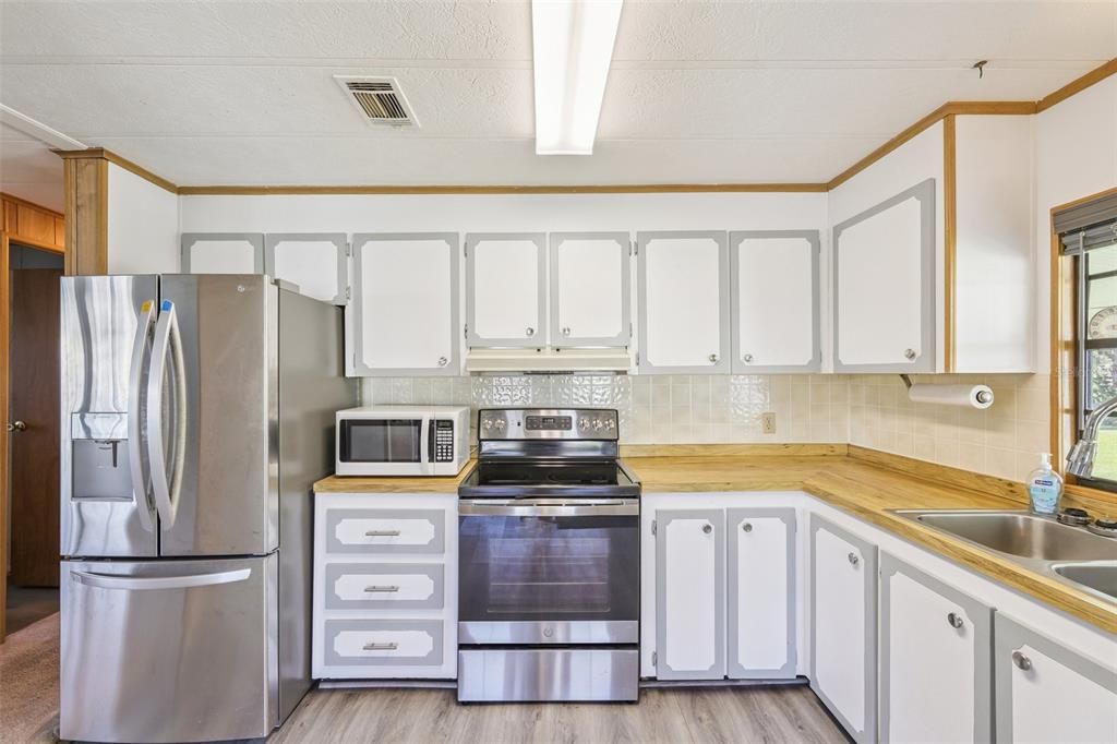 合同活跃: $135,000 (2 贝兹, 2 浴室, 1056 平方英尺)