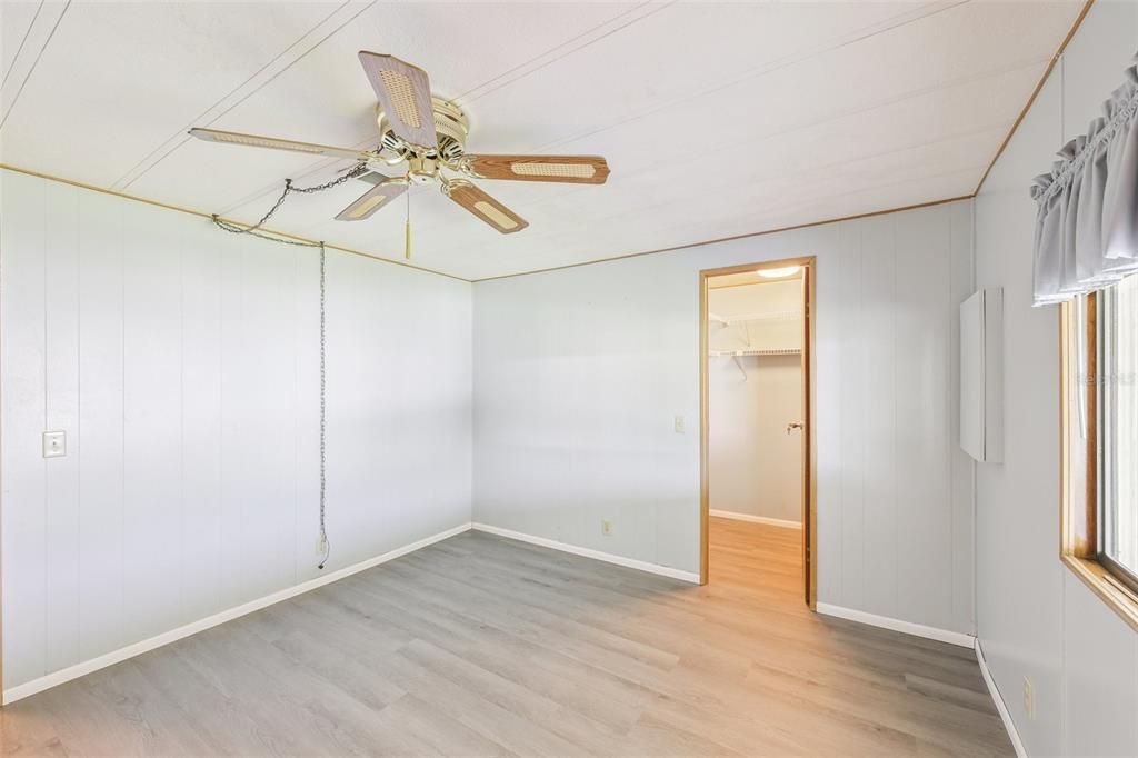 合同活跃: $135,000 (2 贝兹, 2 浴室, 1056 平方英尺)