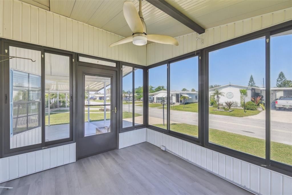 合同活跃: $135,000 (2 贝兹, 2 浴室, 1056 平方英尺)