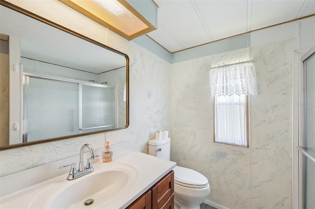 合同活跃: $135,000 (2 贝兹, 2 浴室, 1056 平方英尺)