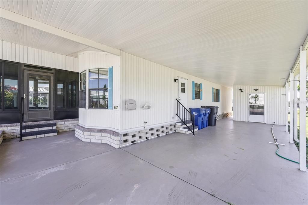 合同活跃: $135,000 (2 贝兹, 2 浴室, 1056 平方英尺)