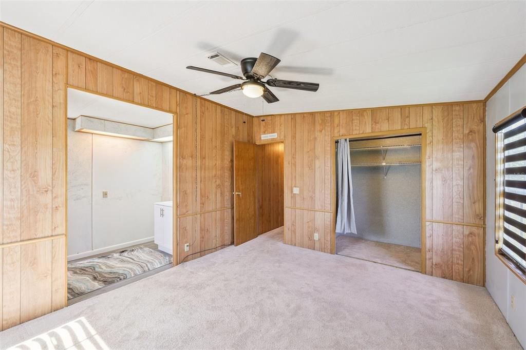 合同活跃: $135,000 (2 贝兹, 2 浴室, 1056 平方英尺)