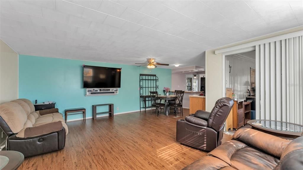 На продажу: $130,000 (2 спален, 1 ванн, 1178 Квадратных фут)