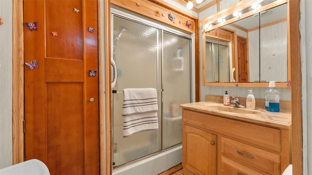 На продажу: $130,000 (2 спален, 1 ванн, 1178 Квадратных фут)